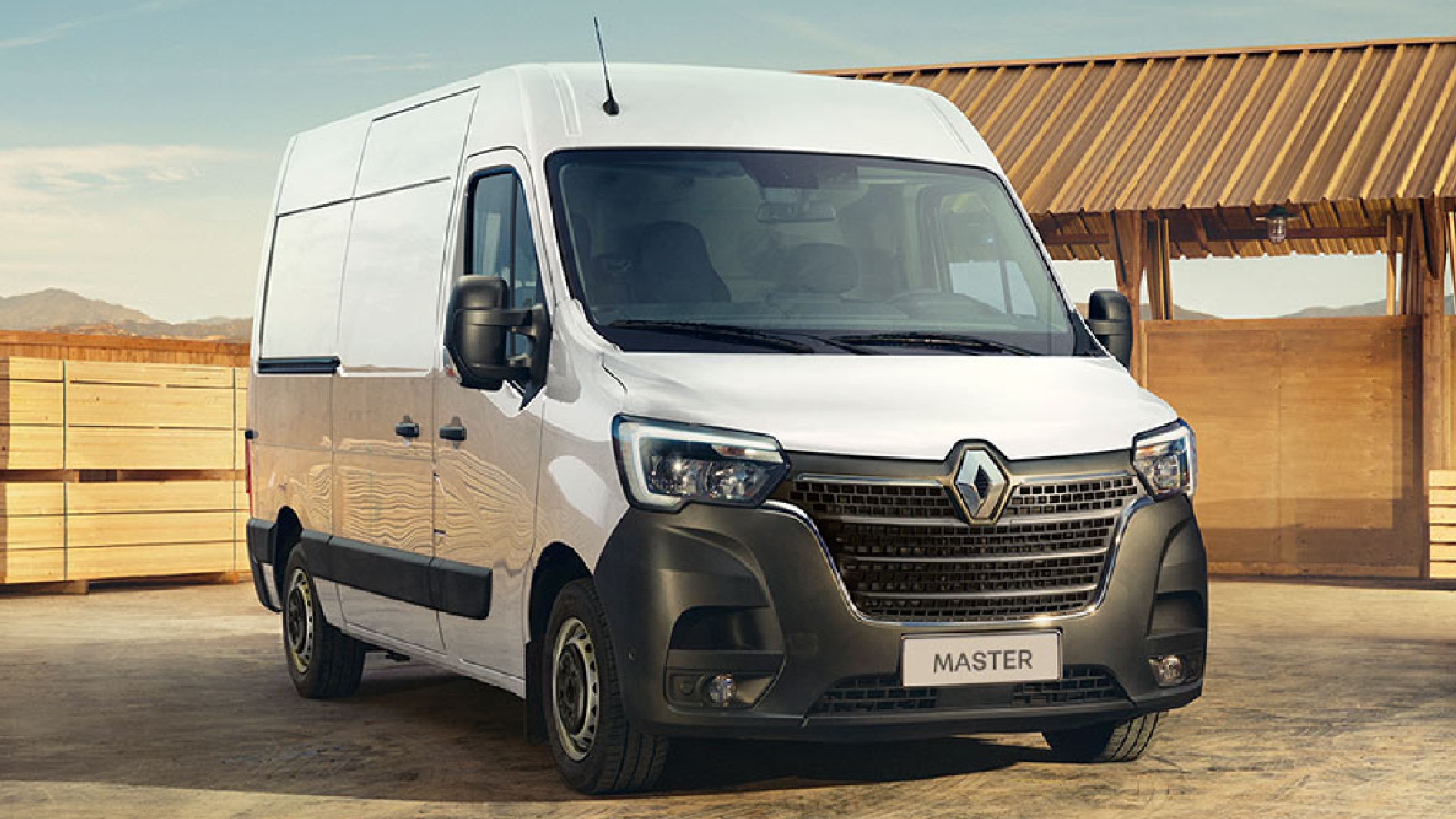 Furgón Master Renault color blanco estacionado en construcción.  