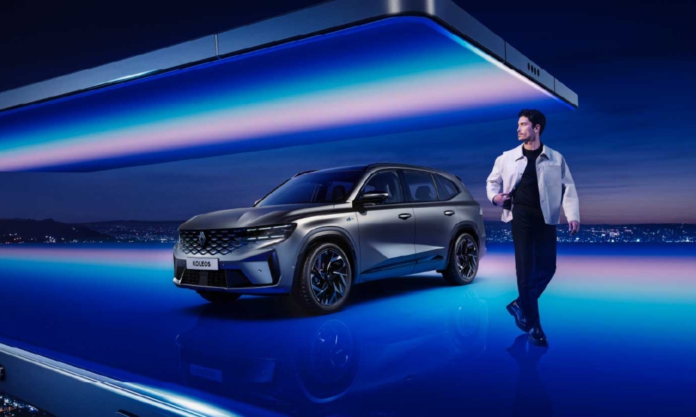 New Koleos full hydrid e-tech color gris oscura.